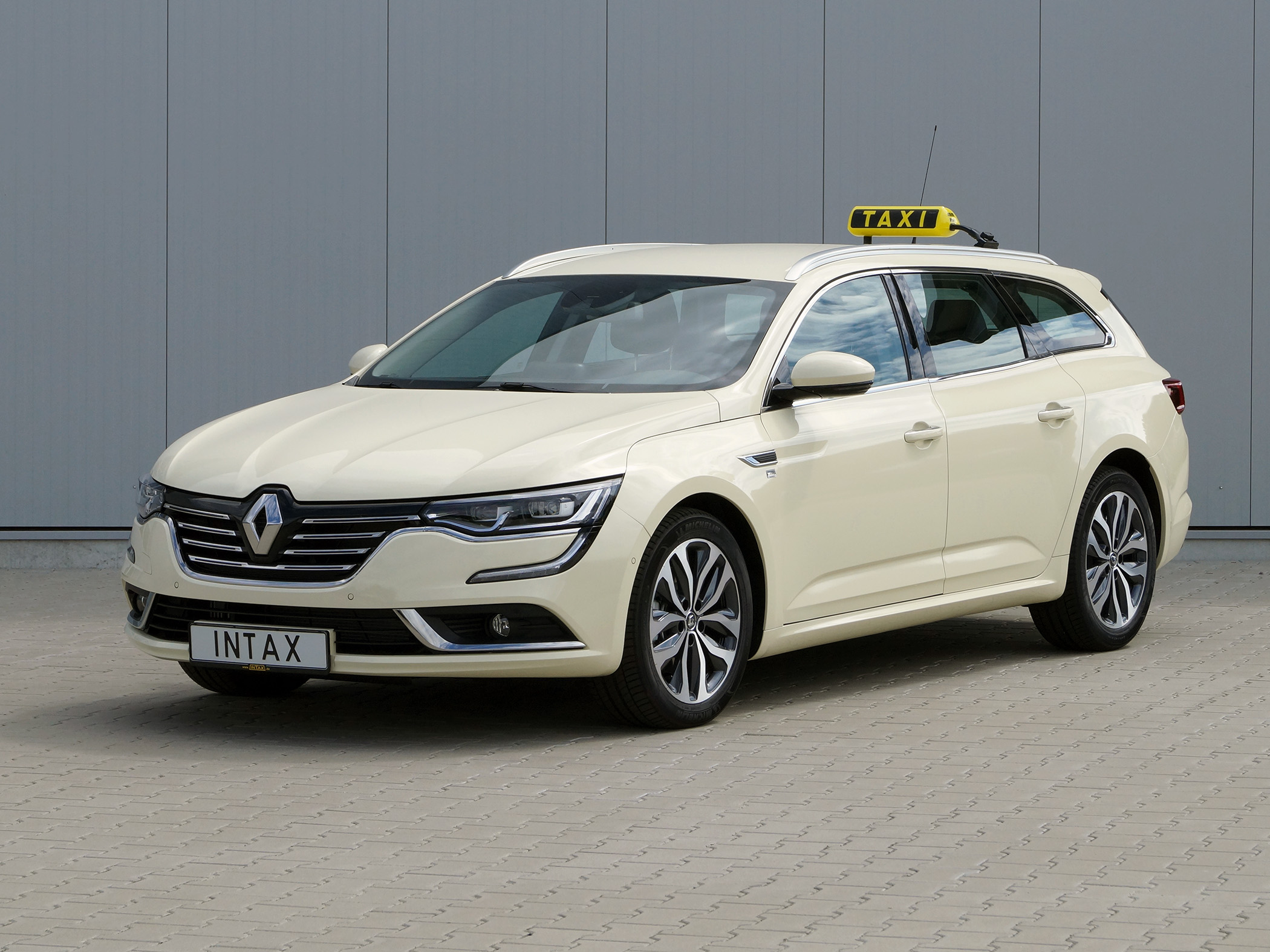 Featured image for “Neuer Renault Talisman mit Taxipaket von INTAX”
